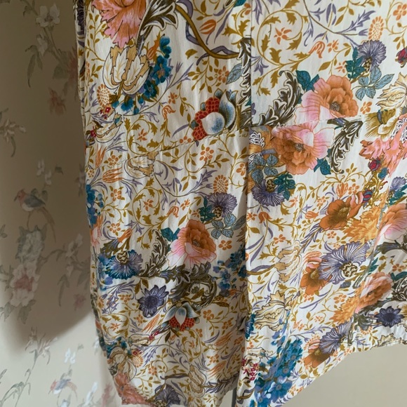 Lucy + Laurel | floral print vintage vibes top - Picture 6 of 7
